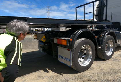 Training course for truck drivers to learn how to connect a trailer