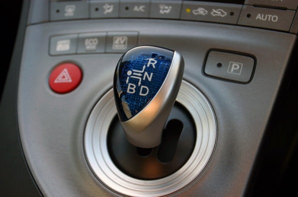 Toyota-Prius-i-Tech-gear-knob
