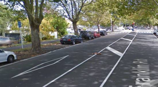 obscured pedestrian crossing on Franklin Rd, Auckland