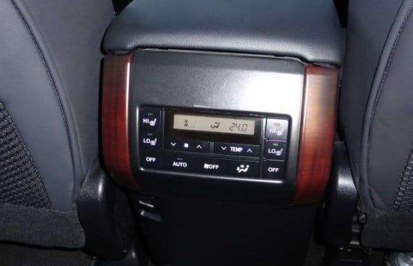 toyota-land-cruiser-prado-2014-rear-climate