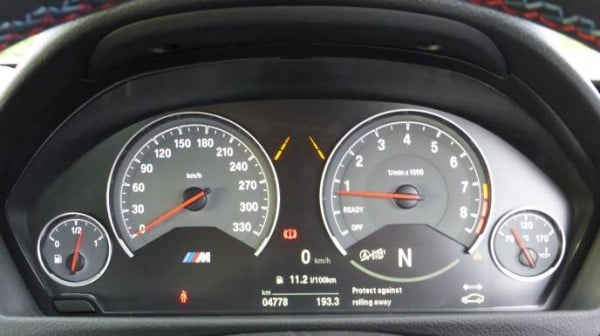 BMW M4 Coupe 2014 instruments