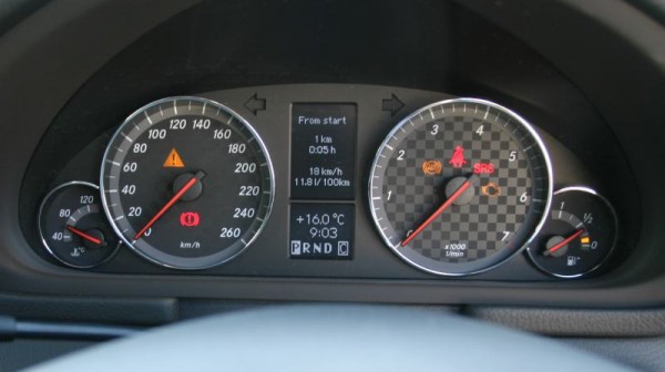 Mercedes-Benz CLC 200 Kompressor dials