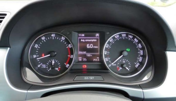 Skoda Fabia 81kW 2015 instruments