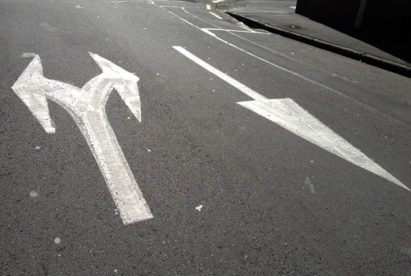 two way traffic road markings