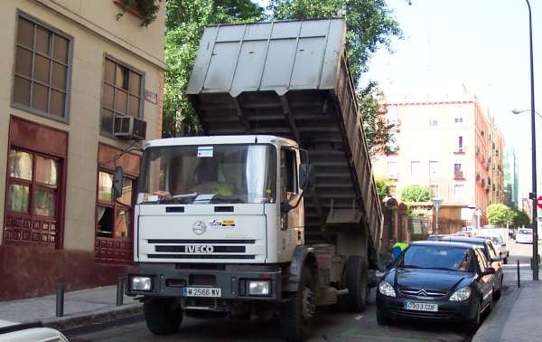 truck tipper unloading