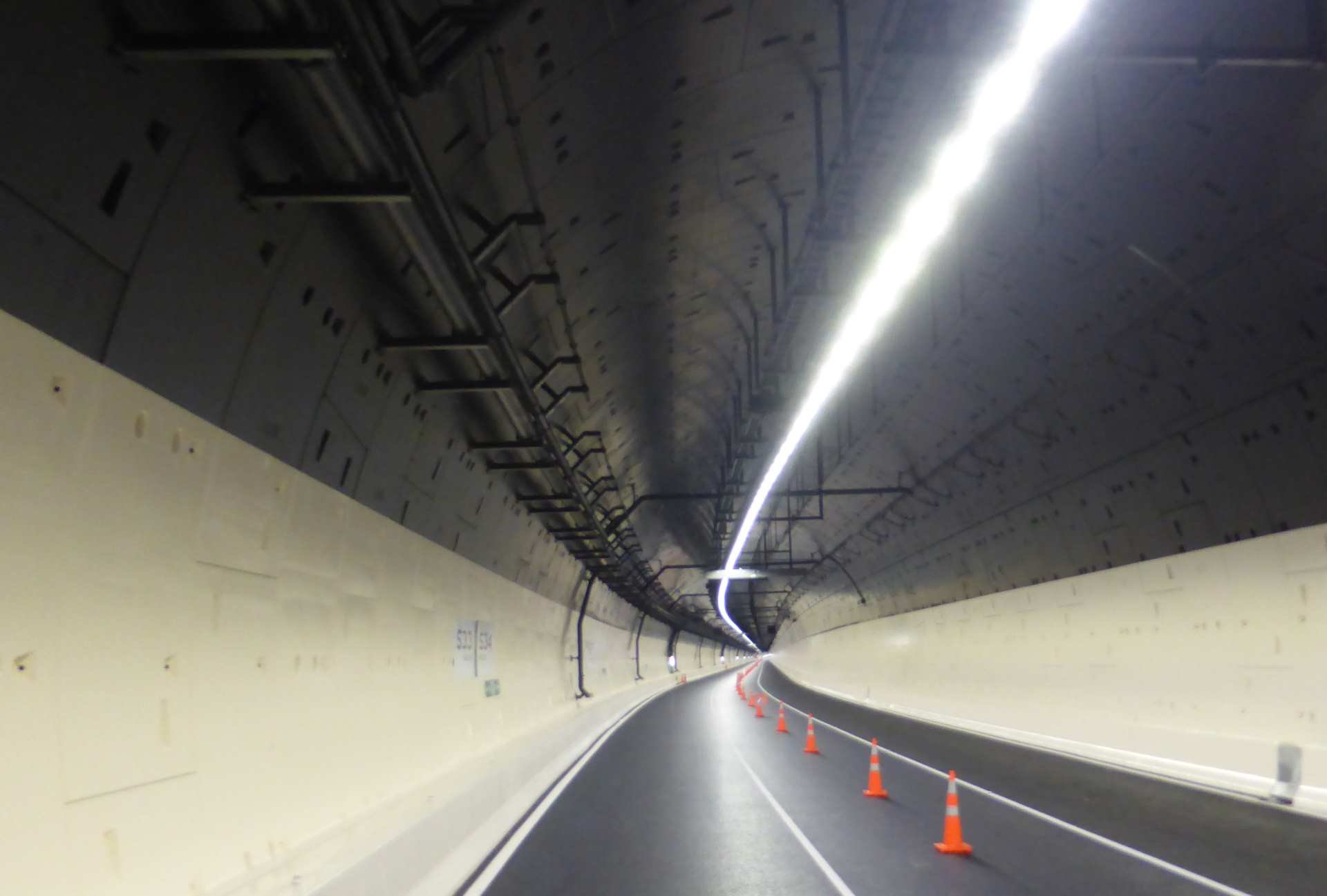 How to drive safely in a tunnel