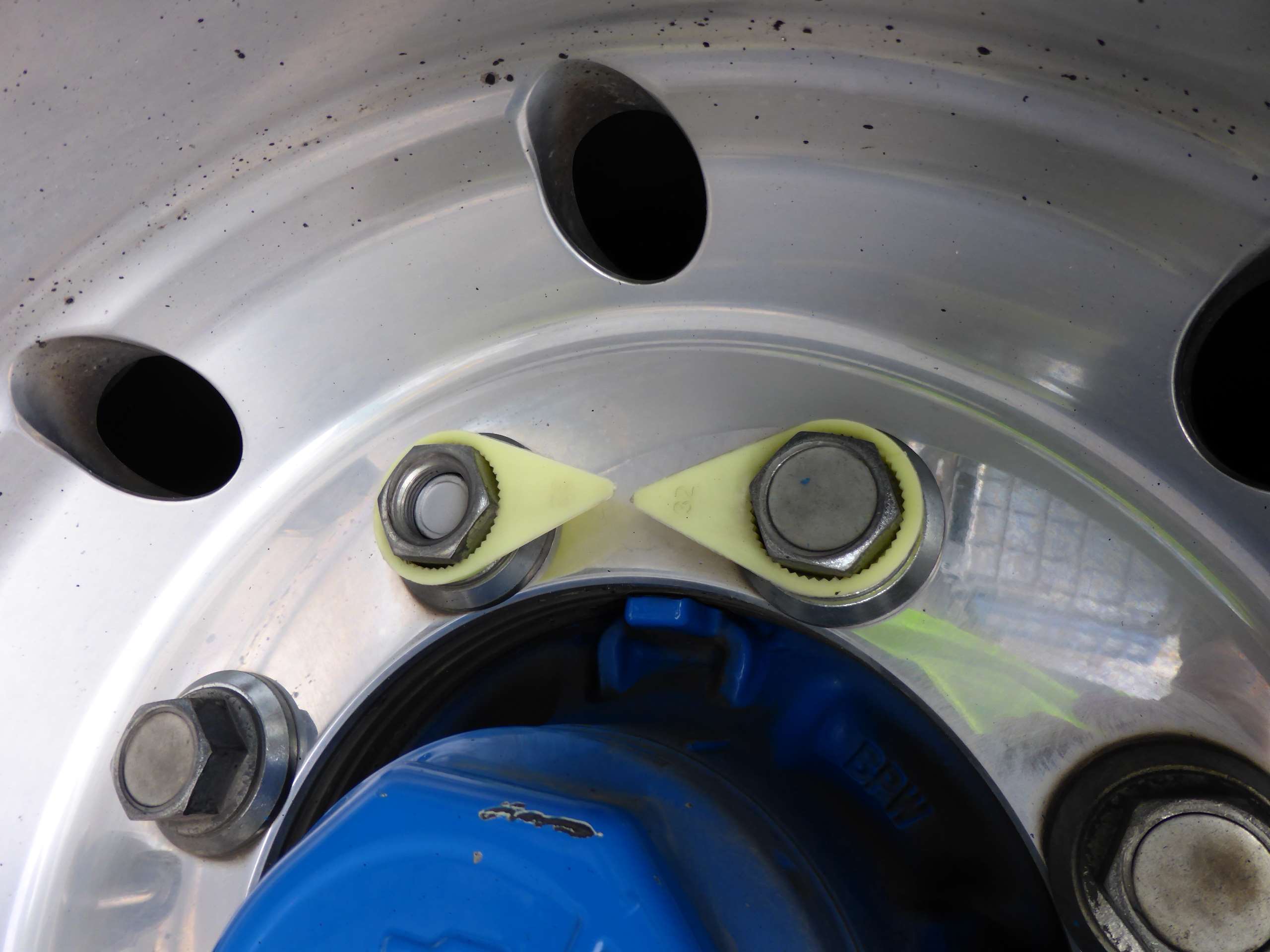 lime green lug nuts