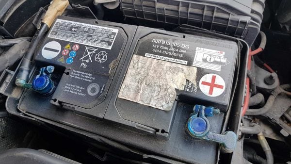 ⊳ Battery tips for a long service life of HGV batteries