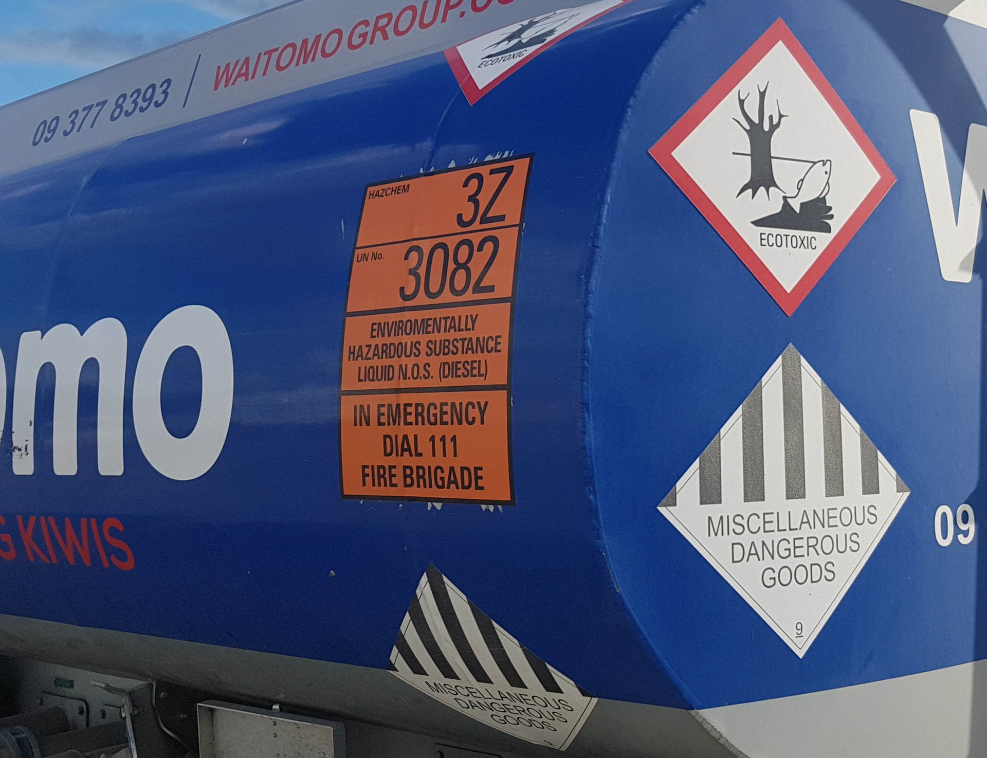 How to placard your vehicle when carrying dangerous goods