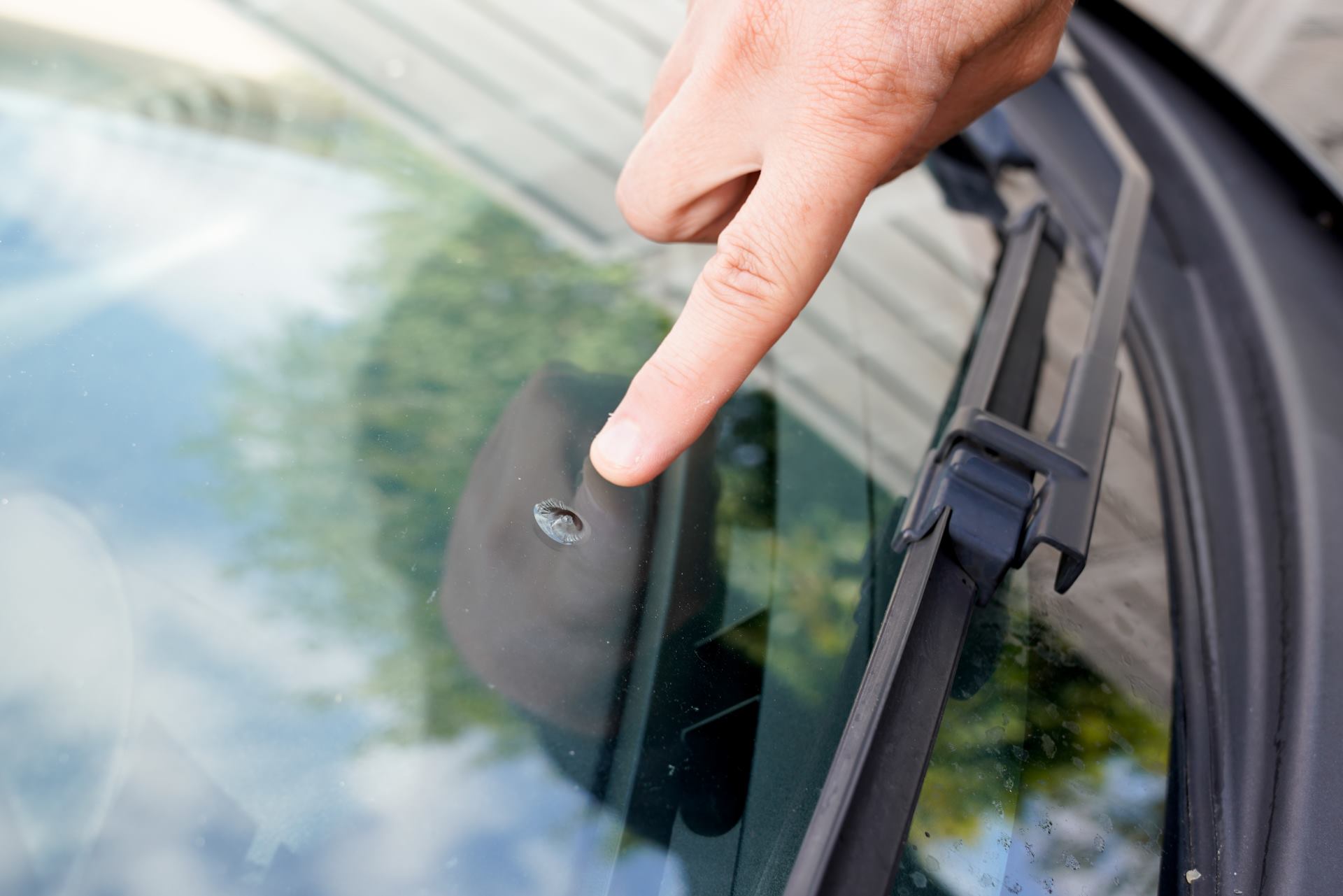 What to do if you get a chip or crack in your windscreen | Driving ...
