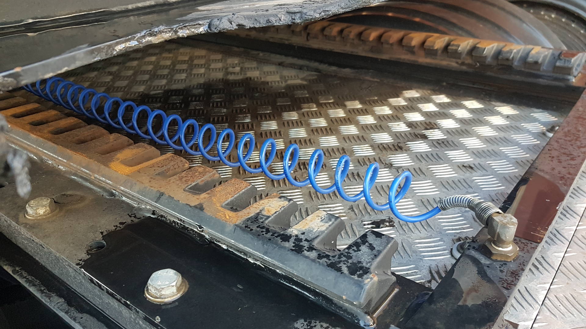 How to prevent overloading on a truck's axles by sliding the fifth wheel