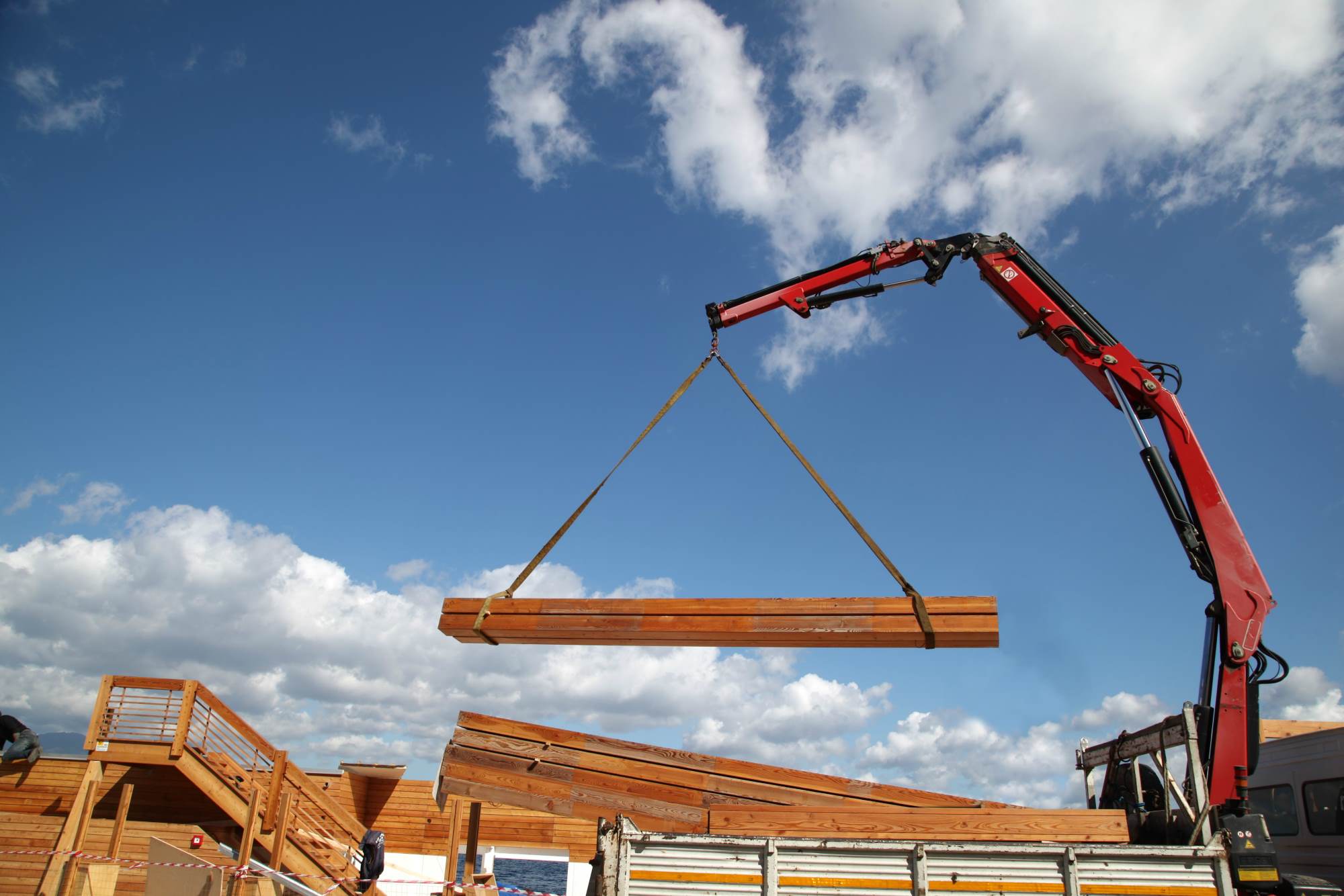 Which is best a telescopic boom crane or a knuckle boom crane?