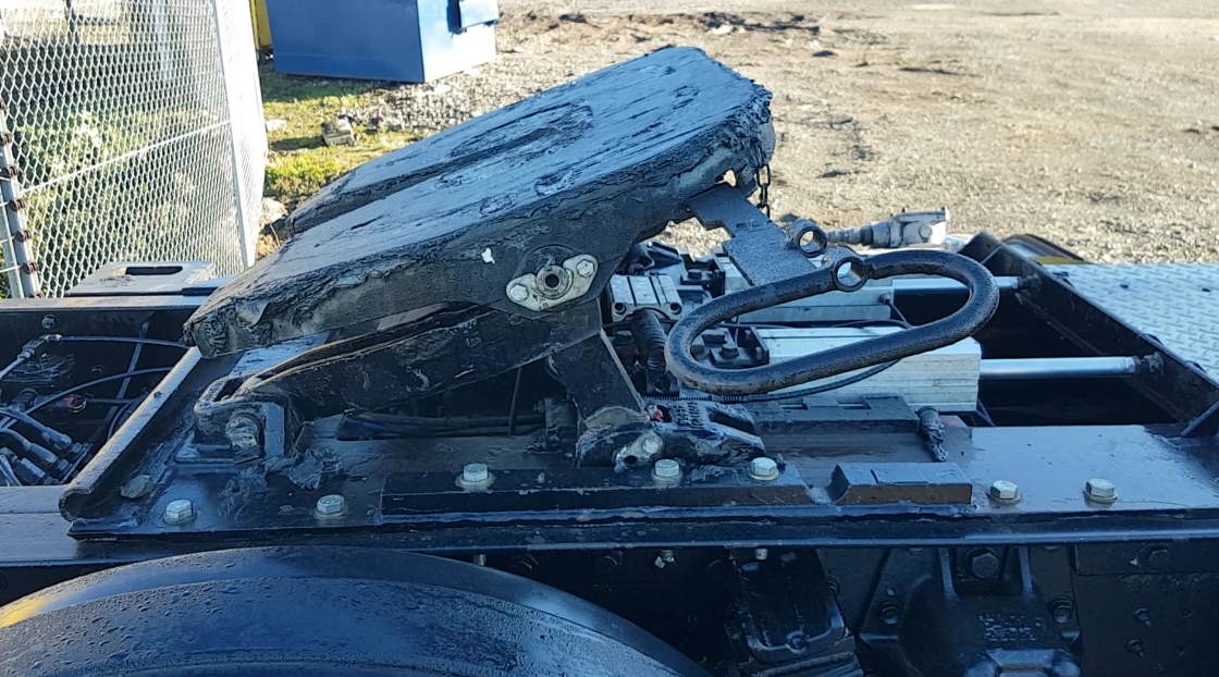 Can you adjust the height of a fifth wheel on a semitrailer? Driving