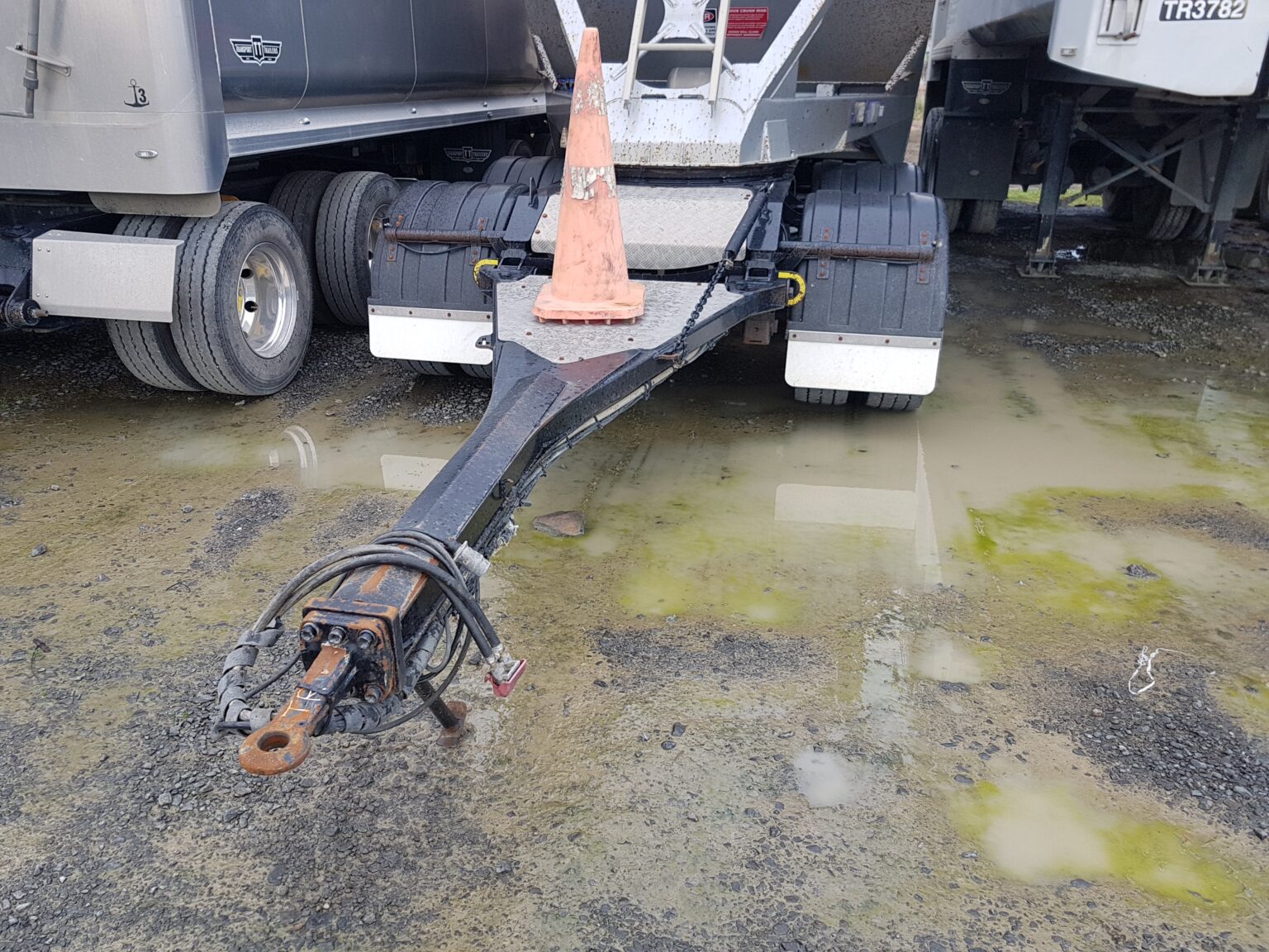 How truck drivers damage trailer drawbars and couplings