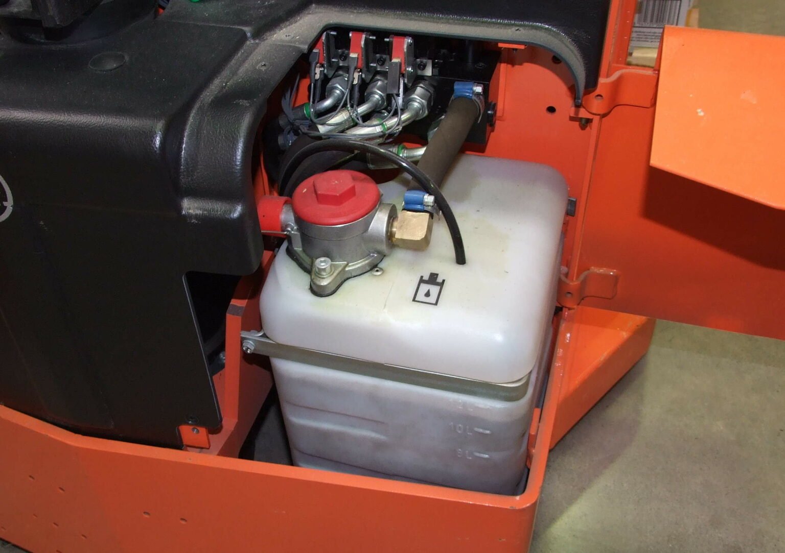 Hydraulic system checks on forklifts, loaders, excavators and other