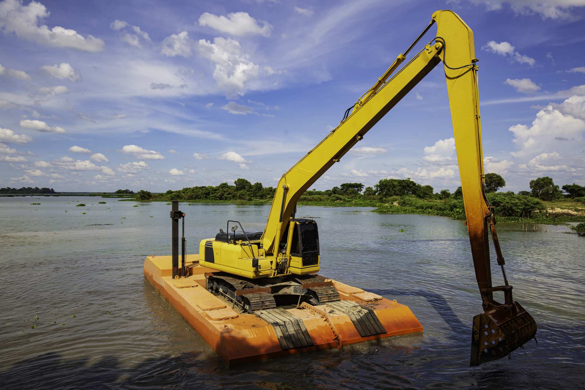 Can an excavator work in flooding or underwater?